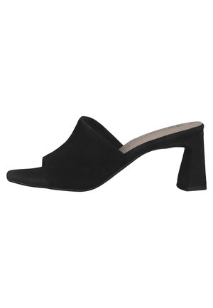 Sort ruskind åben tå mule med kraftig hæl, slip-on design og let firkantet tå.
