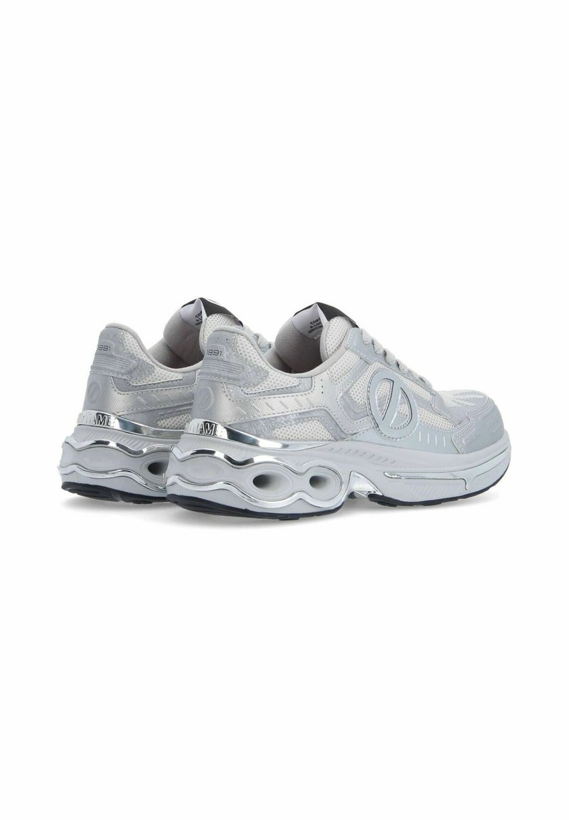 Chaussures Plates Femme Sans Marque – Lacets Gris Argenté, Cuir, Pointure 40, Occasion