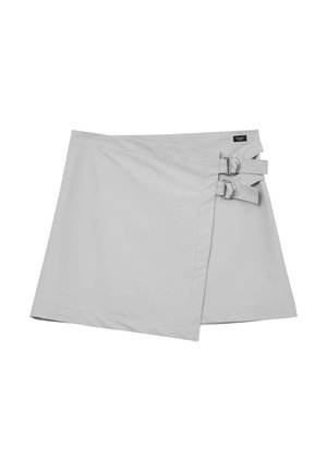 Gonna avvolgente grigia realizzata in tessuto liscio, con due dettagli a fibbia lateralmente e una finitura pulita e sartoriale caratterizzata da una forma leggermente svasata.