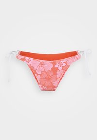 Bas de bikini floral en corail avec cordon blanc. Présente de grands motifs floraux roses et une texture lisse. Design simple et ajusté.