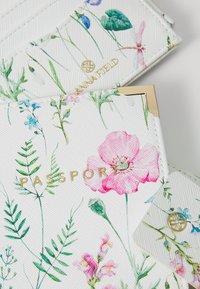 Anna Field SET - Doplnky na cestovanie - white