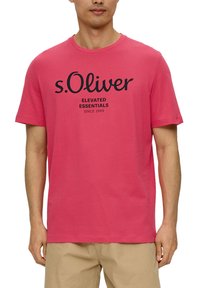 s.Oliver MIT GROSSEM LABEL - T-shirt print - himbeere