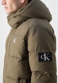 Calvin Klein Jeans ESSENTIALS JACKET - Vinterjakker - tarmac