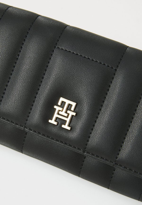 FEMININE FLAP - Wallet3