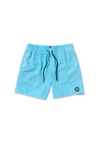 Un short de bain bleu clair en tissu lisse, doté d'un cordon de serrage noir, de poches latérales et d'un patch logo en bas à droite.