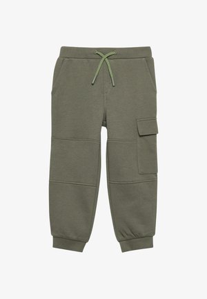 Olijfgroene joggingsbroek voor kinderen met elastische boorden, steekzakken aan de voorkant, een zijzak met klep en een groene tailleband met trekkoord.