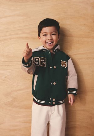 Next REGULAR FIT - VARSITY - Jas - green tan
