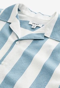 Next TEXTURED STRIPE SHORT SLEEVE WITH COLLAR  - REGULAR FIT - Vapaa-ajan kauluspaita - blue
