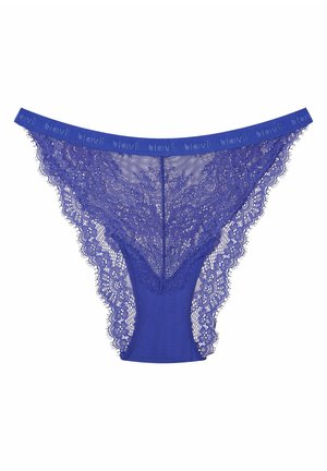 Niebieskie koronkowe stringi z misternym wzorem kwiatowym, miękką talią i przezroczystym designem z falbaniastymi krawędziami. Idealne dla kolekcji bielizny.