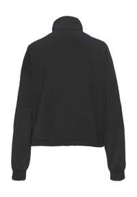 Čierna skrátená mikina s vysokým golierom, dlhými rukávmi a rebrovanými manžetami. Hladká látka bez viditeľných vzorov alebo akcentov.