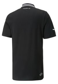 Svart polo-skjorte med krage, featuring en hvit stripe, baklogo og liten hvit emblem nederst til venstre.
