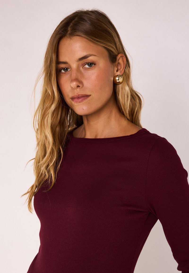 Top Tee-shirt Manches Longues One Step – Taille 38 – Bleu Marine Bordeaux Doré – Occasion Très Bon état