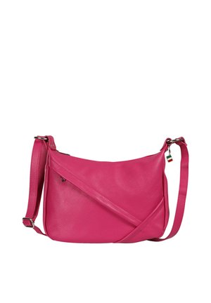 Felroze leren crossbodytas met verstelbare riem en een klein Italiaans vlaggetje als hanger, op een witte achtergrond.