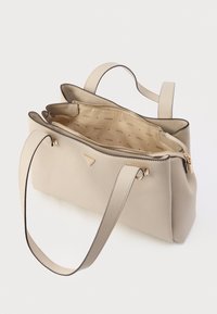 Beżowa torebka wykonana z fakturowanego materiału. Posiada dwa uchwyty, zamykany na suwak górny otwór oraz wzorzysty środek. Złote dodatki metalowe w komplecie.