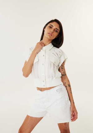 REGULAR FIT DISTRESSED EFFECT  - Jeansshort - white