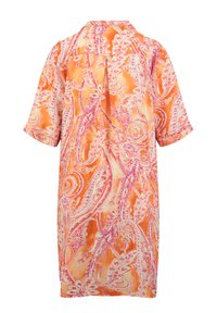 Kurzes orangenes Kleid mit Paisleymuster in Pink und Weiß. Es verfügt über eine Bindung am Nacken hinten und hat einen lockeren Schnitt. Aus glattem, leichtem Stoff.