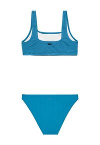Sada modrého texturovaného bikiny obsahující bralette se čtvercovým výstřihem a širokými ramínky, spolu s odpovídajícími nízkými kalhotkami, obojí s hladkým povrchem.
