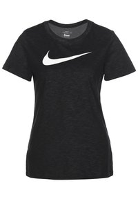 Camiseta negra de manga corta en una tela suave y ligera que presenta el logo de Nike en blanco en el pecho, cuello redondo y corte relajado.
