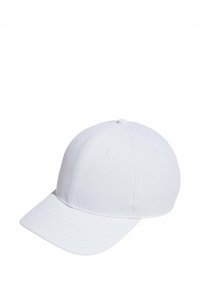 Gorra de béisbol blanca con tela texturizada, visera plana y seis ojales de ventilación, con una corona redondeada y un acabado liso.