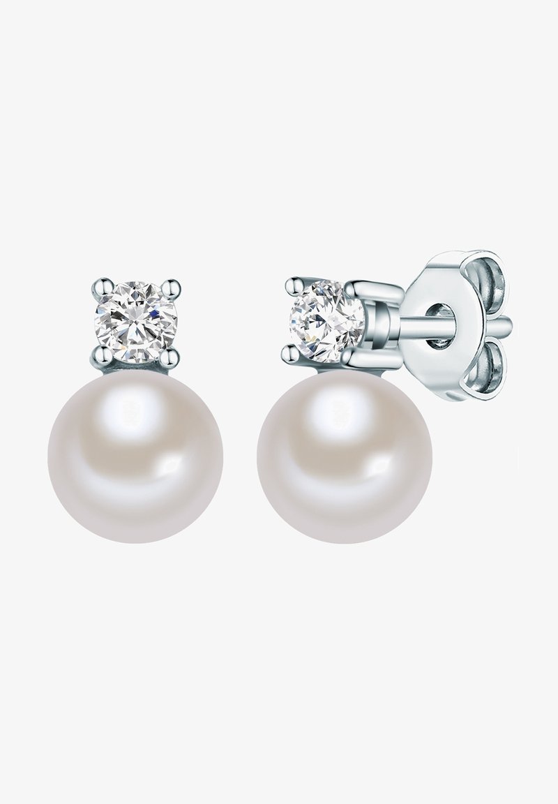 Orecchini a kugel in argento con pendente a perla bianca tonda, sormontato da una pietra in zirconia cubica trasparente tonda, incastonata in una montatura a quattro artigli.