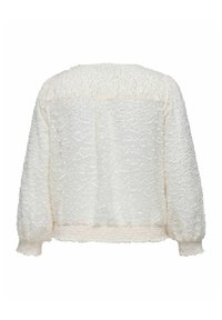 Bijela bluzica s teksturom koja sadrži cvjetni uzorak, duge napuhane rukave i strukirani rub. Izrađena je od lagane, mekane tkanine.