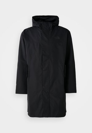 Parka imperméable noire avec un col haut et une capuche réglable. Comprend une fermeture éclair à l'avant, des manches longues et deux poches latérales. Design minimaliste.