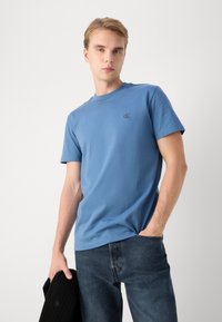 Calvin Klein Jeans HEAVY REGULAR  - Jednoduché tričko - blue coast