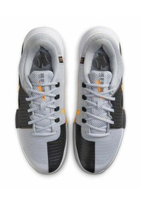 Nike Performance ZOOM CHALLENGE - da tennis per terra battuta - wolf grey laser orange black white