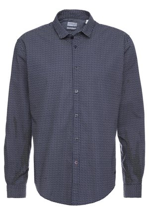 Męska koszula z długim rękawem na guziki, z ciemnoniebieskim i białym mikropunktem oraz klasycznym kołnierzykiem.