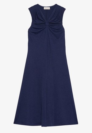 Tumesinine ilma varrukateta kleit, millel on kokku pandud keerutuse detail rindadel, laienev siluett ja pehme, veniv kangas. Minimalistlik disain puhaste joontega.