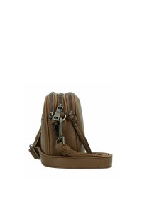 Borsa a tracolla in pelle marrone con superficie testurizzata, chiusure con doppia zip, accessori in argento e tracolla regolabile. Forma compatta e rettangolare.