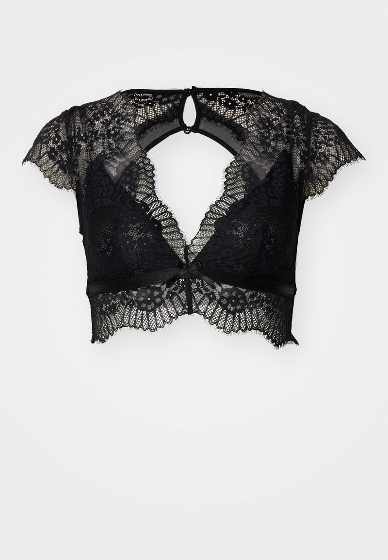 Bralette en dentelle noire avec de courtes manches à capuche, un ourlet festonné, un décolleté en V et un détail en trou de serrure au dos. Présente des motifs floraux complexes.