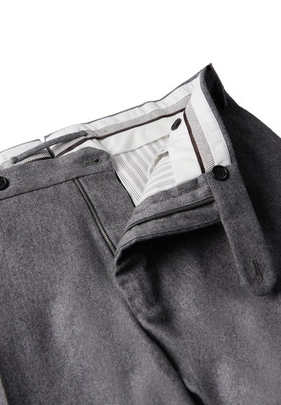 Grau Wollhose mit Reißverschluss und Knopf, gestreiftem Innenfutter und einer glatten, strukturierten Oberfläche.