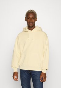 Levi's® TAB HOODIE UNISEX - Jersey con capucha - yellow plum