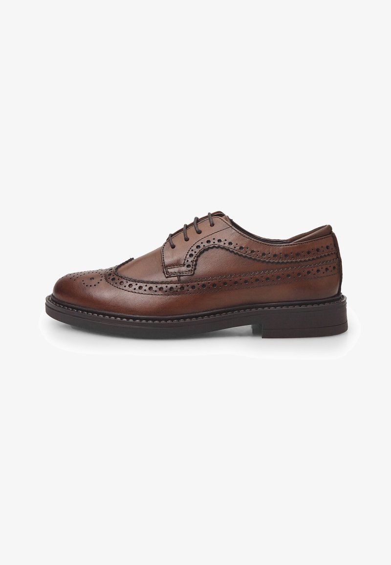 Bata Stringate - braun
