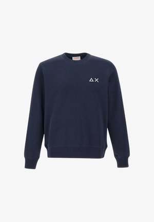 Felpa blu navy con maniche lunghe, con polsini e orlo a costine, dotata di piccolo triangolo bianco e logo X sul lato sinistro del petto.