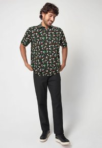 Next CHRISTMAS REGULAR FIT - Pólóing - green snoopy
