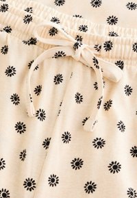 Next REGULAR FIT SET - Nattplagg set - oatmeal flower
