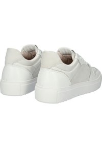 Weiße Ledersneaker mit glatten und strukturierten Akzenten, runder Form und Gummisohlen. Verfügen über feine Nähte und ein minimalistisches Design.