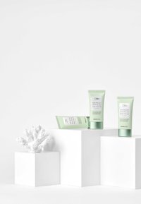 Thank You Farmer SUN PROJECT SKIN RELIEF SUN CREAM - Zonnebrandcrème - black