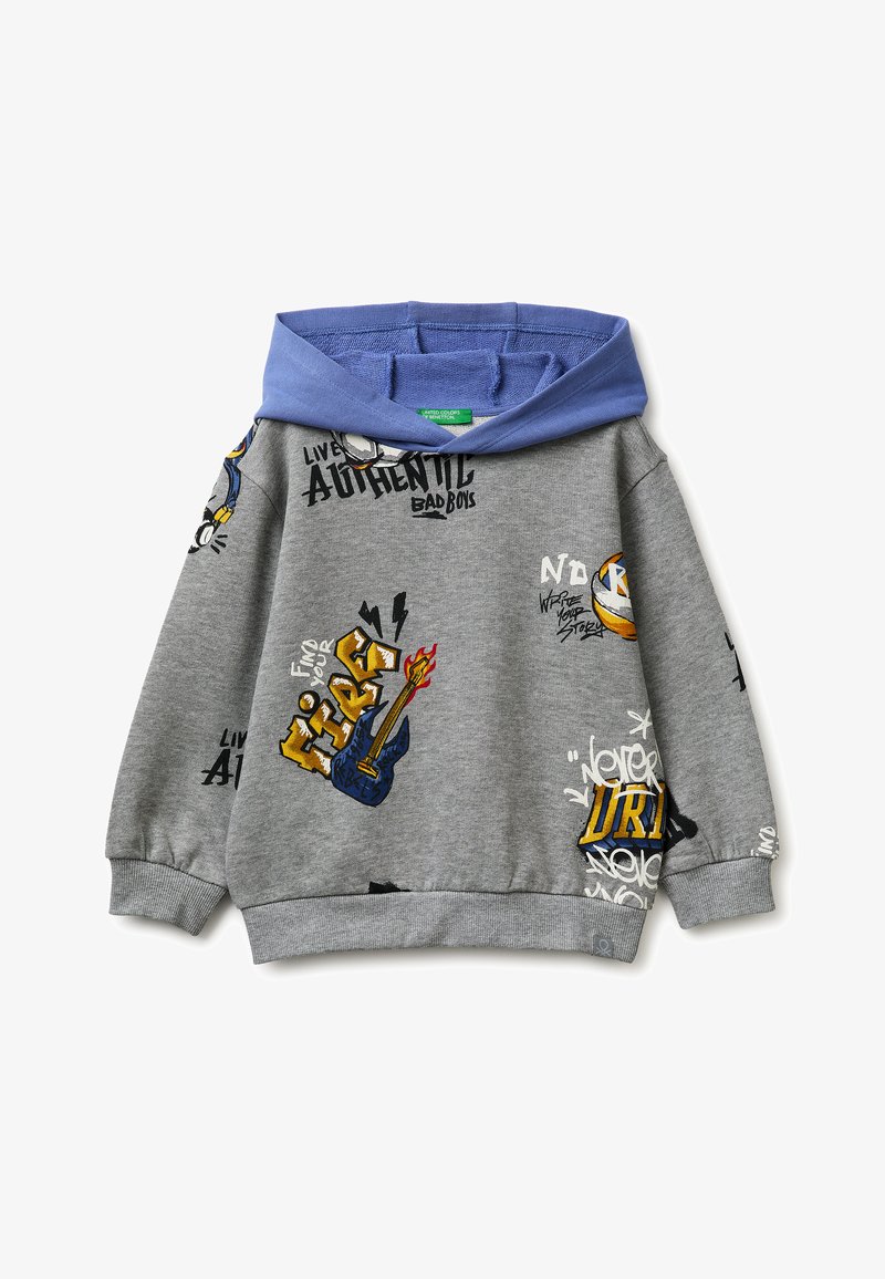 Grijze hoodie met een blauwe capuchon, bedrukt met graffiti-stijl afbeeldingen, waaronder een brandende gitaar, de tekst "Live Authentic" en "Bad Boys".