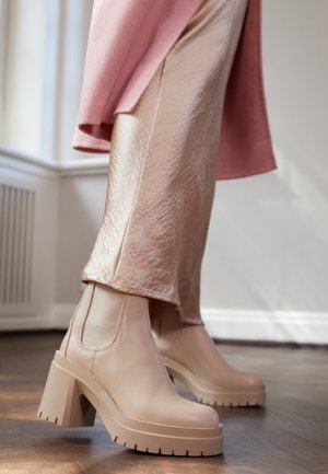 Korolliset nilkkurit - beige