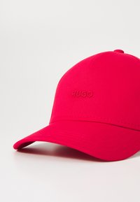 HUGO CARA - Caps - red