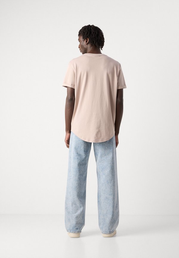 BADGE TURN UP SLEEVE - Basic T-shirt - goat3