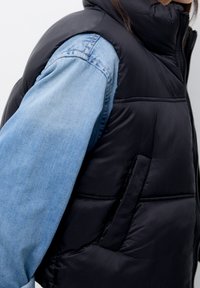 PULL&BEAR Väst - black