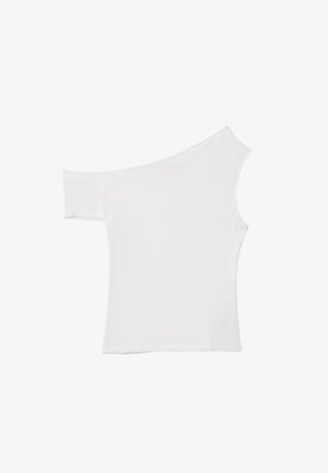 Asymetrický biely top vyrobený z hladkého materiálu, s jedným krátkym rukávom a jedným dizajnom bez ramena, so štýlovým a minimalistickým vzhľadom.