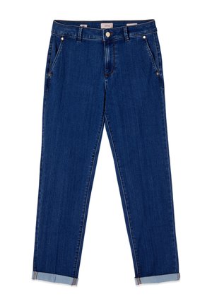 Pantalones vaqueros de mezclilla azul oscuro con bolsillos frontales, presillas para cinturón, cierre de botón y puños enrollados.