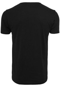 Sort kortærmet t-shirt lavet af bomuld. Glat tekstur, standard rund halsudskæring og lige skæring i kanten. Ingen grafik eller mønstre.