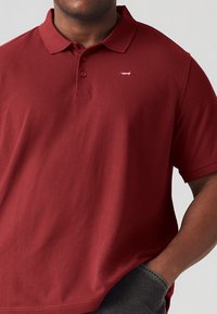Levi's® Plus Polokošeľa - chocolate truffle