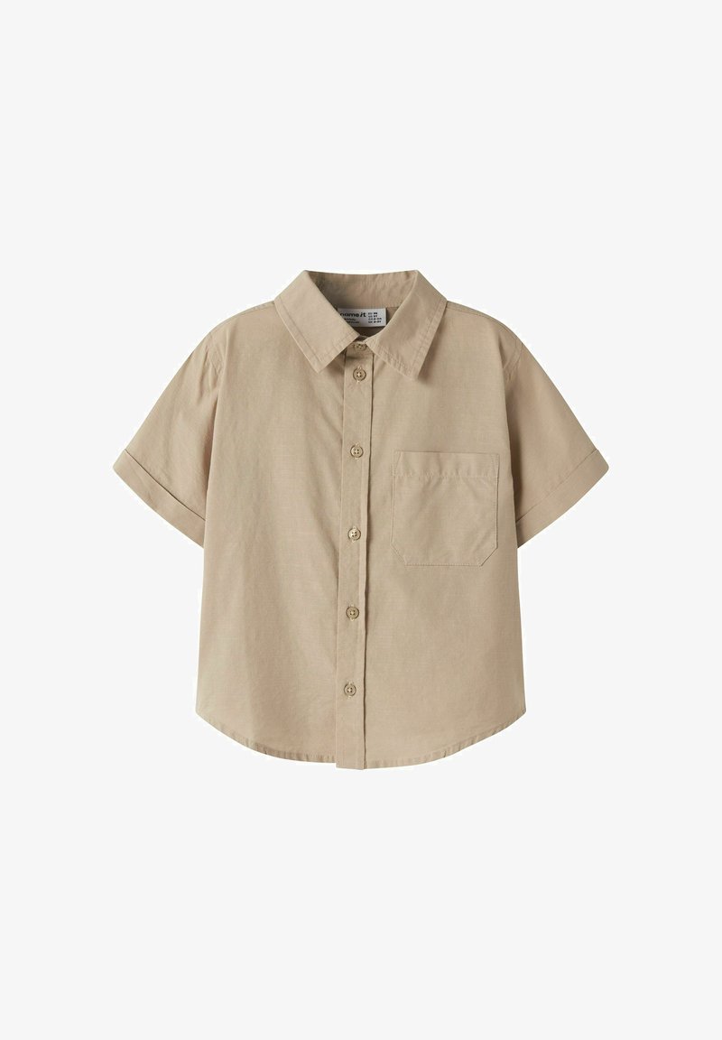 Béžová krátky rukáv košeľa na gombíky s golierom a jedným náprsným vreckom, zobrazená na jednoduchom bielom pozadí.